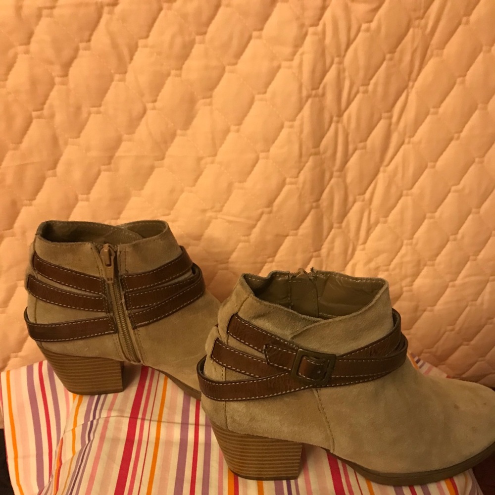 Sonoma tan suede ankle boots/ Bundle and save. - Picture 2 of 4